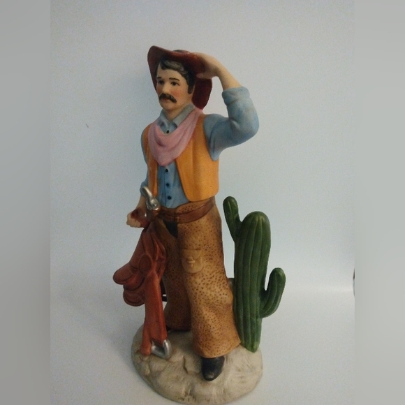 Homco Brand Vintage Cowboy Statue 8 in. Tall - Picture 4 of 6